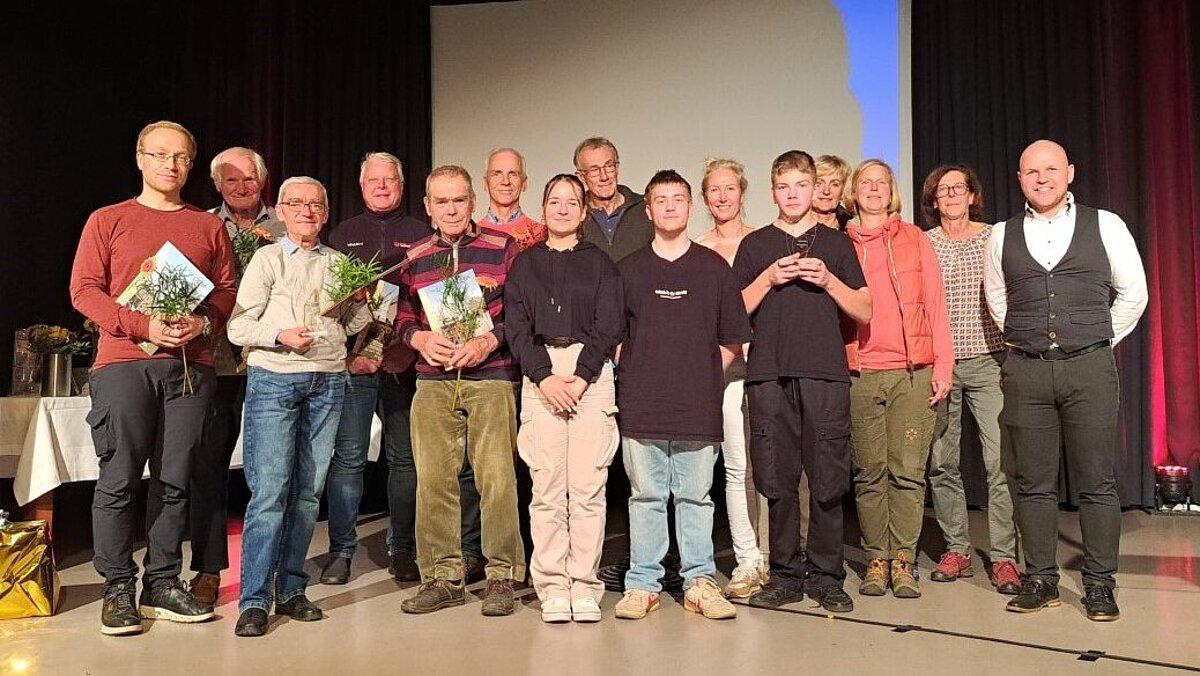 Christian Dietrich, Radverkehrsbeauftragter der Stadt Gera (rechts im Bild), gemeinsam mit den Preisträgern der diesjährigen STADTRADELN-Aktion 