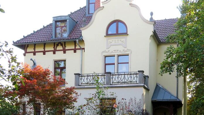 Straßenansicht der Villa Peitzsch in der Küchengartenallee 15. © Stadt Gera