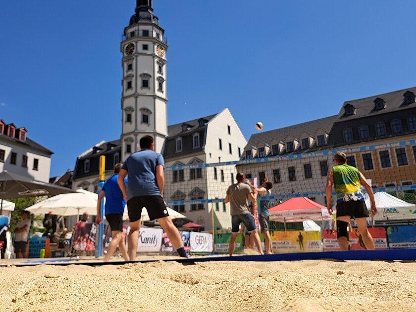 Beachvolleyballfeld auf dem Marktplatz. © Stadt Gera