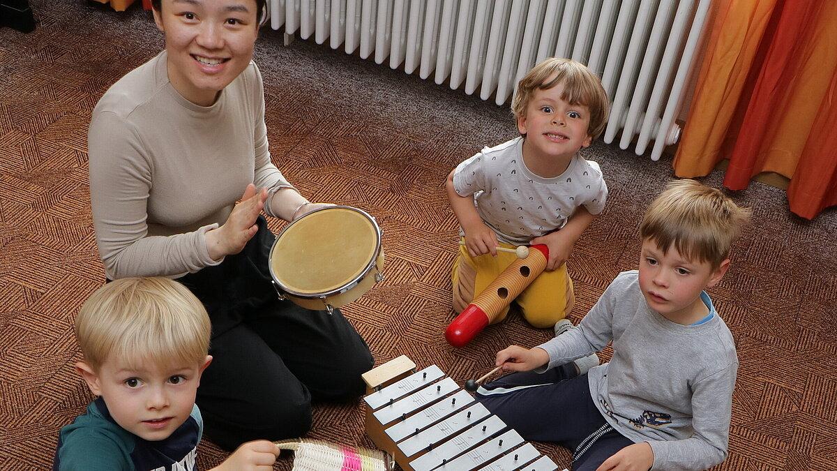 Kinder spielen Instrumente. © Stadt Gera / Musikschule