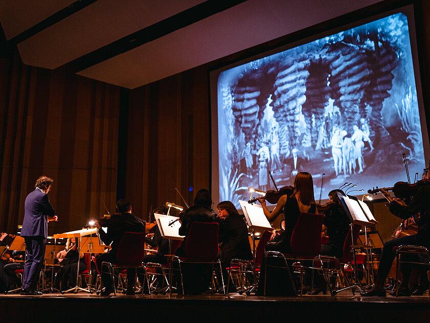 Die Musiker beim Konzert Metropolis