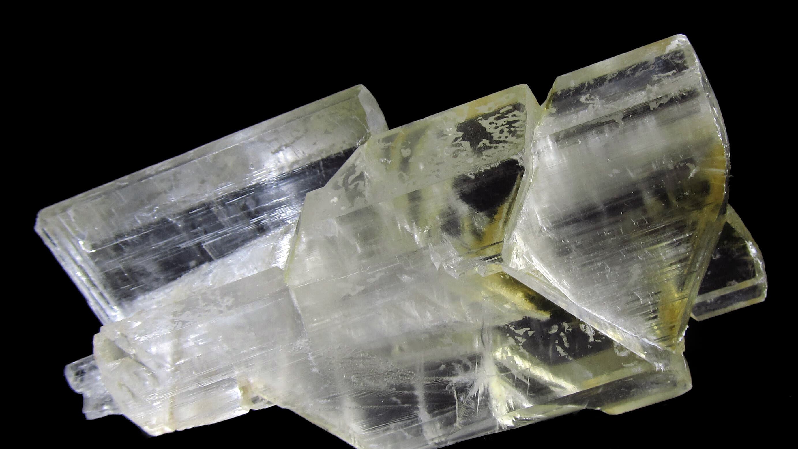 Transparenter Gips-Kristall aus dem Kalibergwerk Bleicherode in Thüringen. 12,5 x 6,3 x 3,8 cm. © Stadt Gera / Museum für Naturkunde (Fotograf: Frank Hrouda)