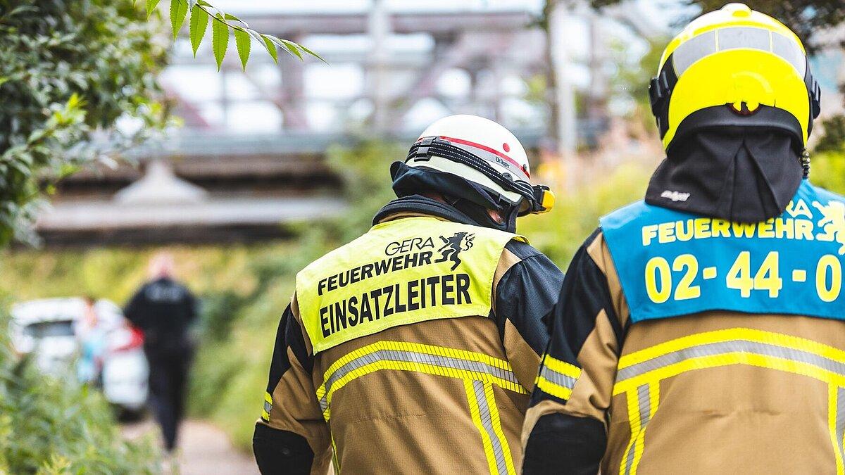 Der Einsatzleiter und Fahrzeugführer der Feuerwehr. © Amt für Brand- und Katastrophenschutz