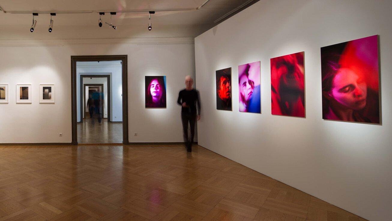 Blick in die Ausstellung "12. Aenne-Biermann-Preis für deutsche Gegenwartsfotografie". © Steffen Weiß