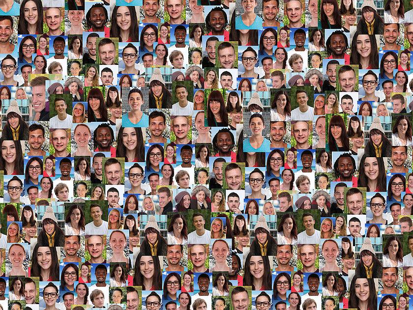 Symbolbild Migration, viele Gesichter von Menschen
