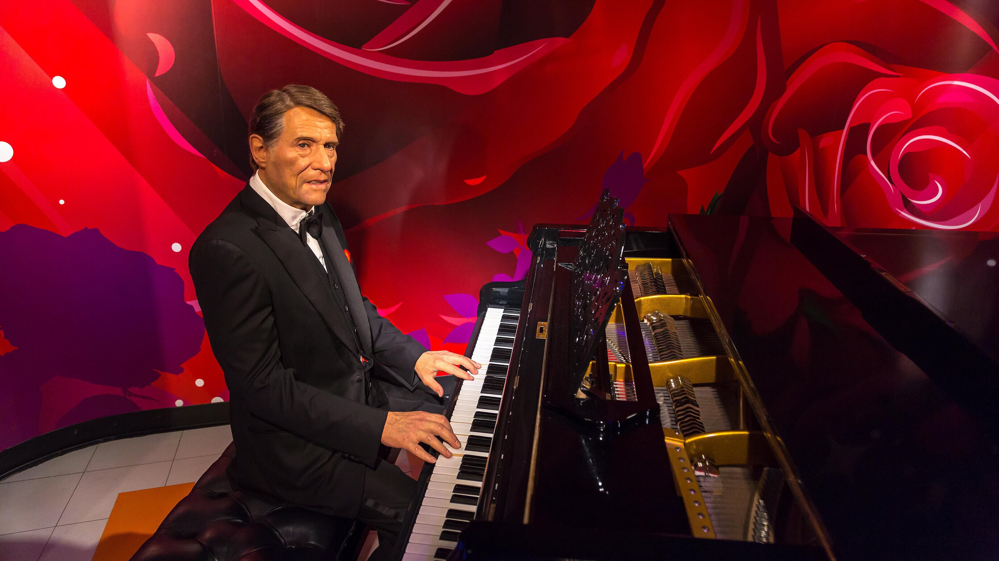 Udo Jürgens Dinner Show. © Alamy