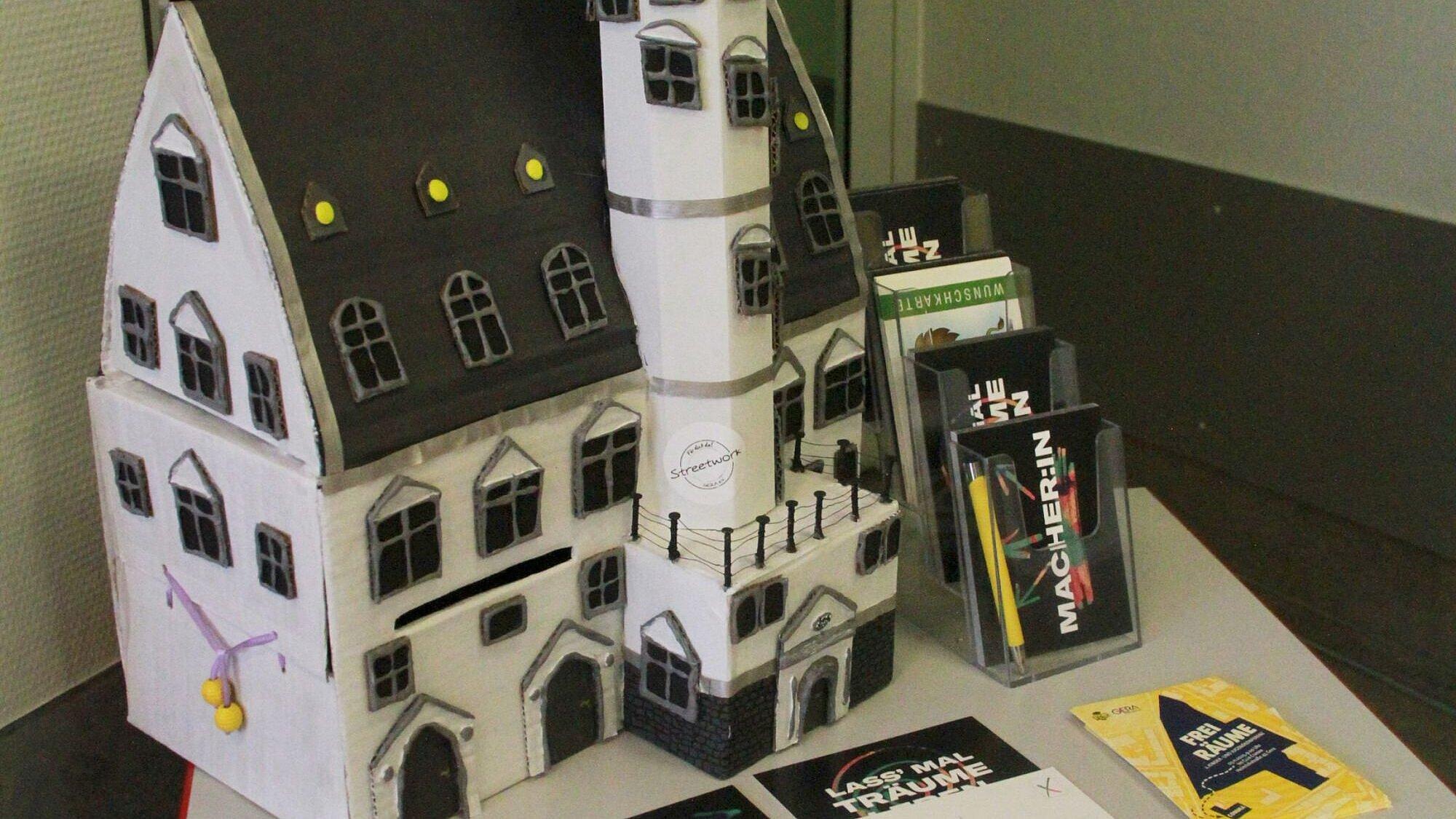 Das Rathaus als Miniaturgebäude nachgebaut. © Stadt Gera