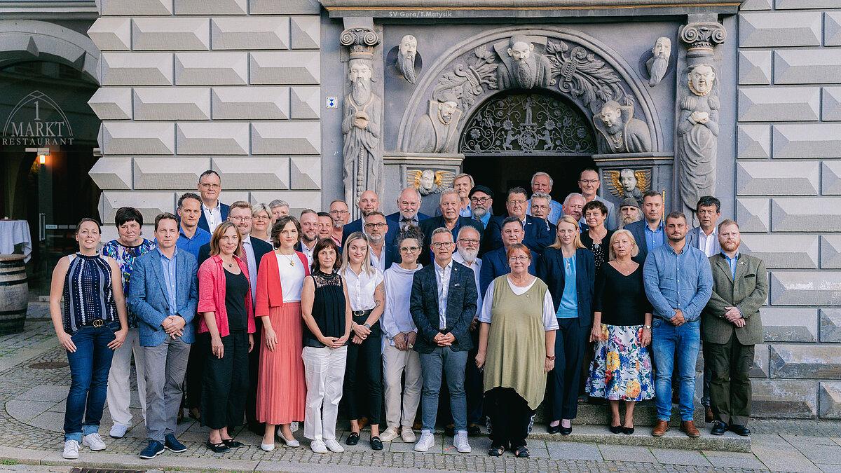 Gruppenbild mit den Mitgliedern des Stadrates sowie Bürgermeister Kurt Dannenberg. © Tony Matysik