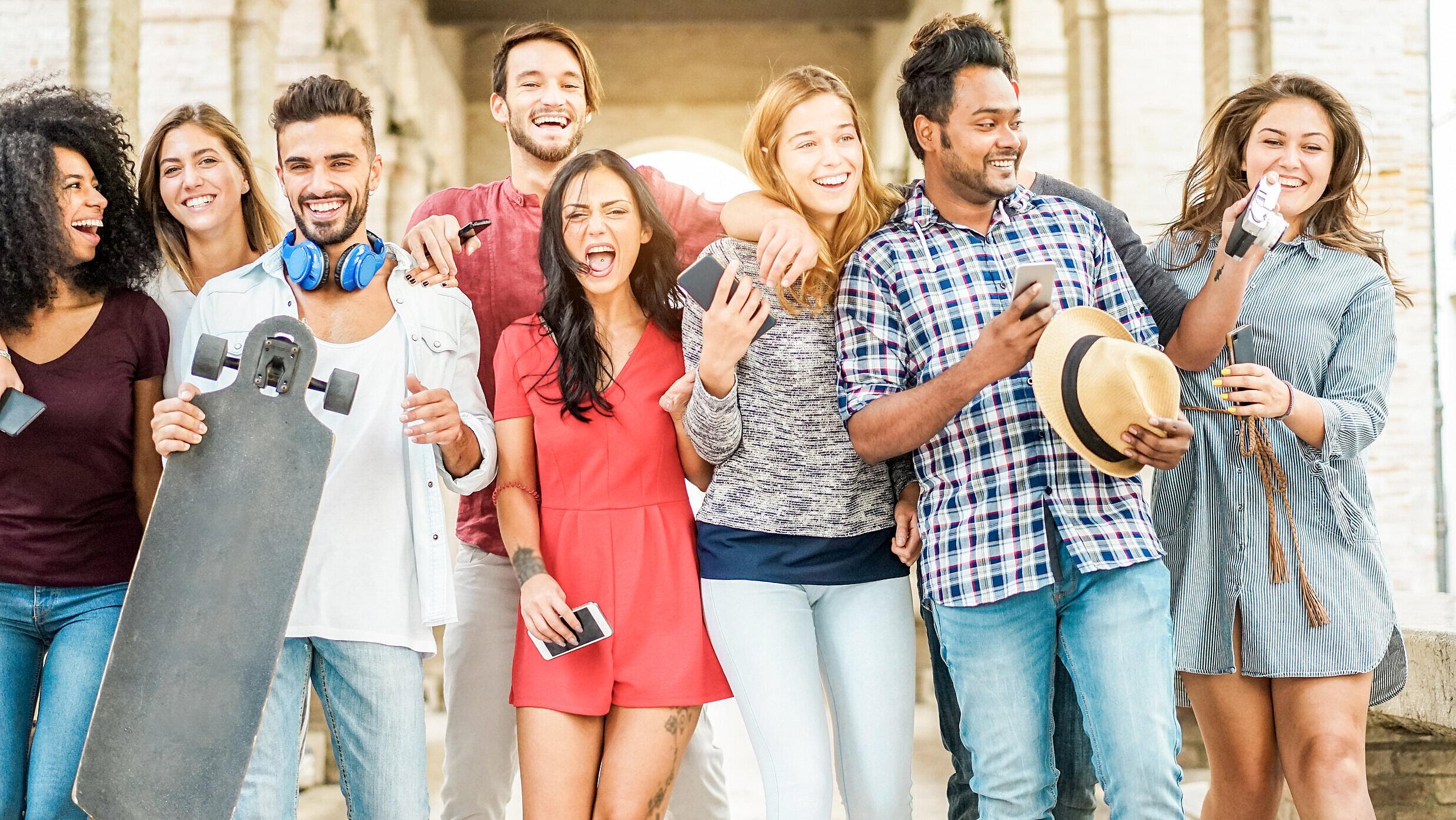 Gruppe junger Menschen. © stock.adobe.com
