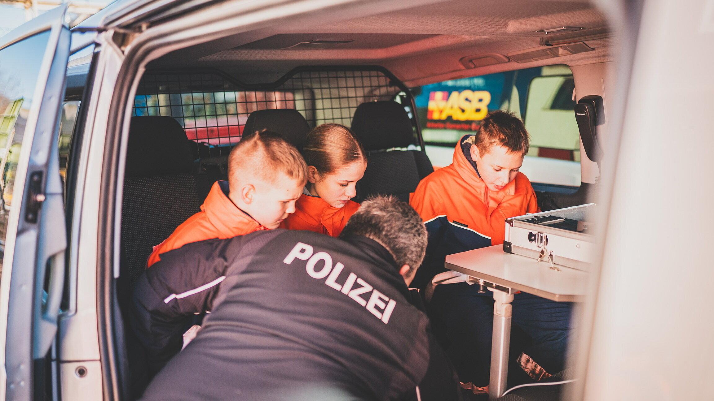 undefined. © Amt für Brand- und Katastrophenschutz. © Amt für Brand- und Katastrophenschutz