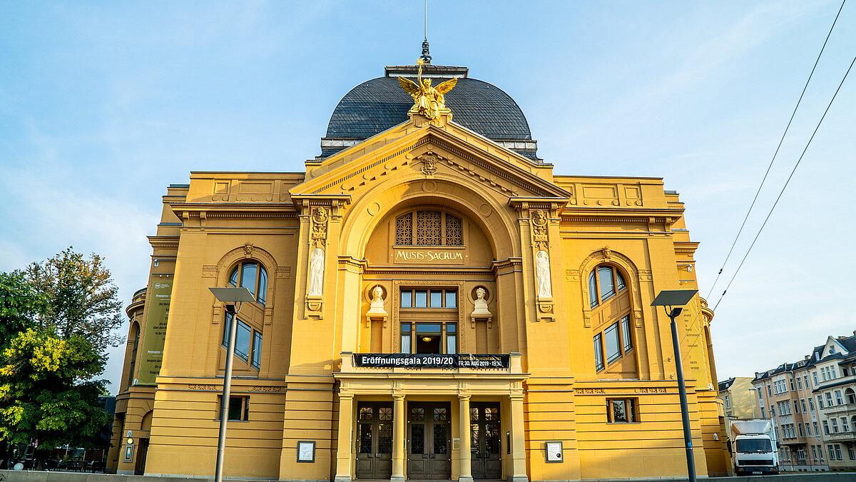 Das Theater befindet sich am nördlichen Ende des Küchengartens.