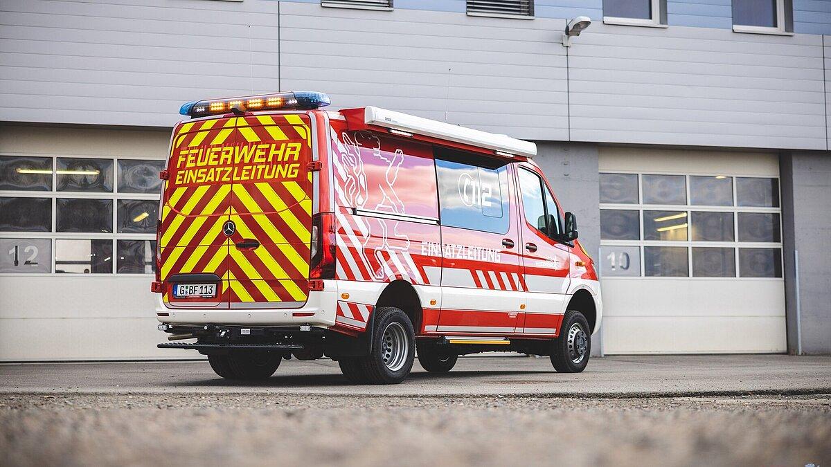 Hinteransicht eines Rettungswagens. © Amt für Brand- und Katastrophenschutz
