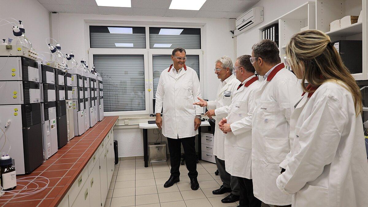 Oberbürgermeister Kurt Dannenberg beim Besuch bei HAPILA. © Stadt Gera
