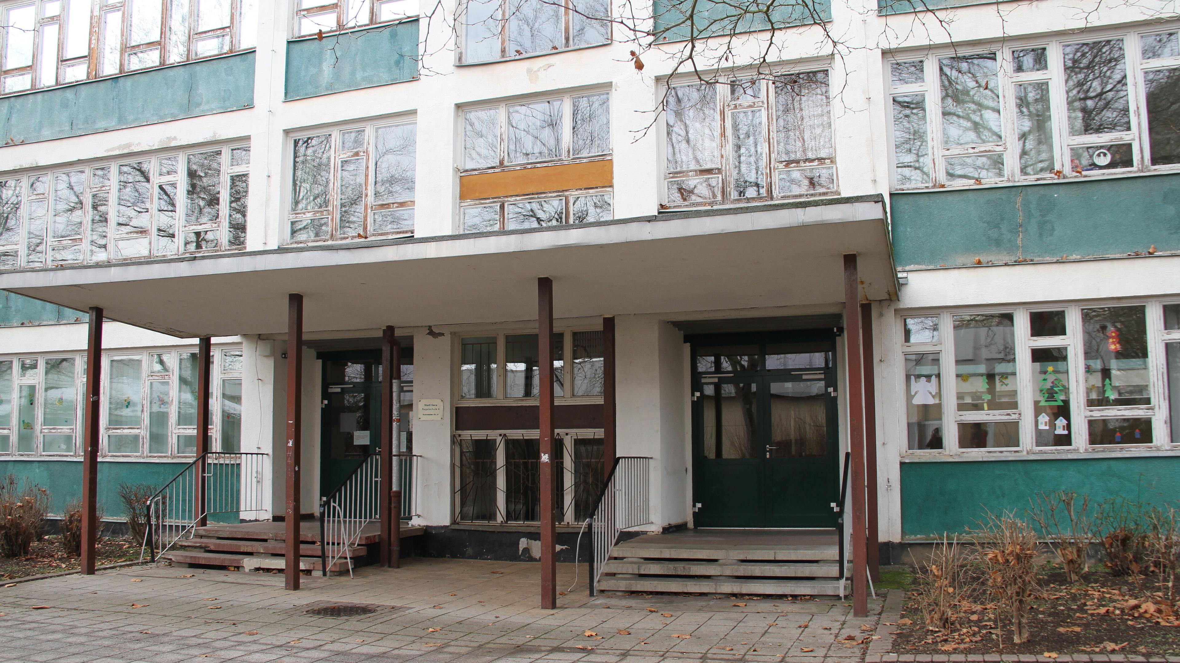 Haupteingang 4. Regelschule