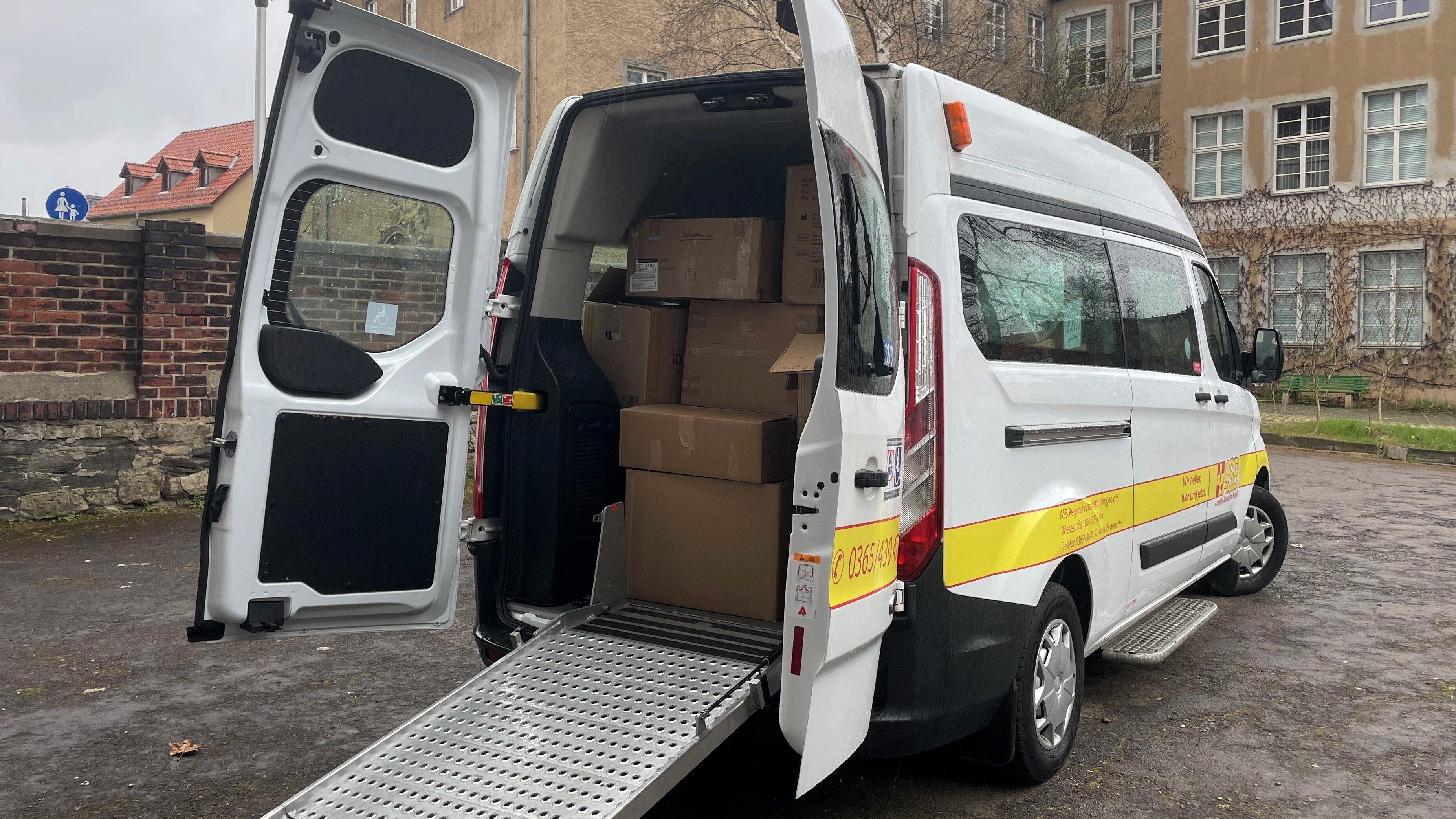 Die Sachspenden für den Hilfstransport werden geladen.. © Stadt Gera