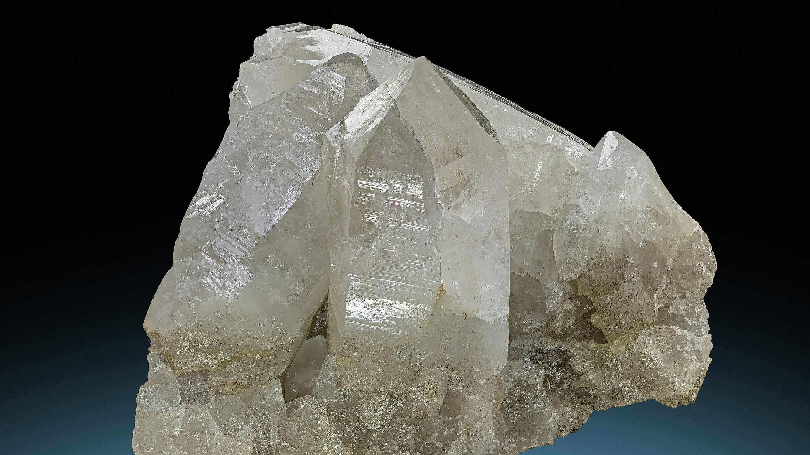 Hochglänzende Quarz-Kristalle, Kuhbergbruch, Neumühle, Thüringen, 12 x 9,5 x 7 cm. © Stadt Gera / Museum für Naturkunde (Fotograf: Robert Kennedy)