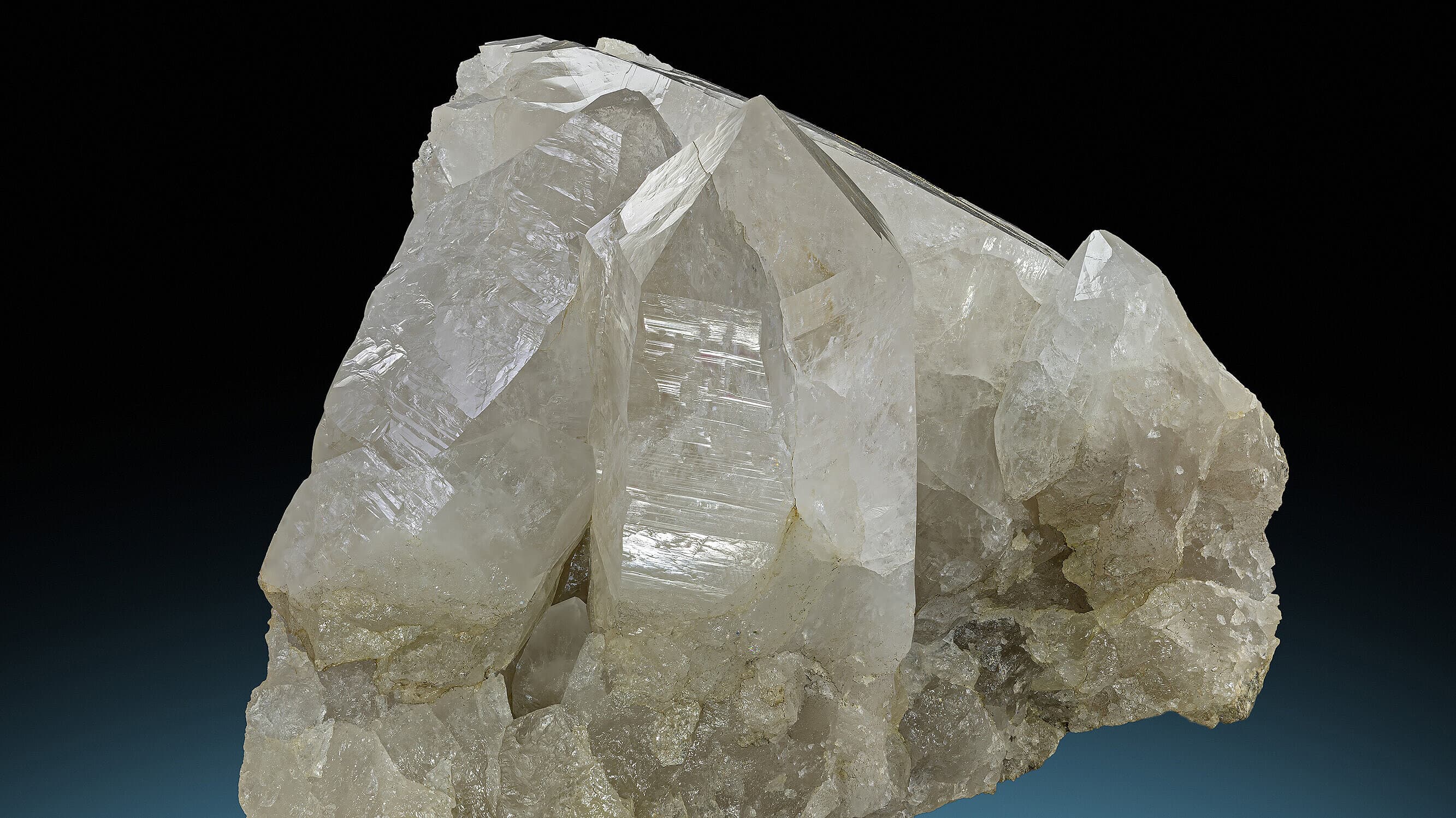 Hochglänzende Quarz-Kristalle, Kuhbergbruch, Neumühle, Thüringen, 12 x 9,5 x 7 cm. © Stadt Gera / Museum für Naturkunde (Fotograf: Robert Kennedy)