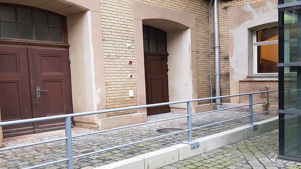 Toilette im Innenhof des Rathauses. © Stadt Gera