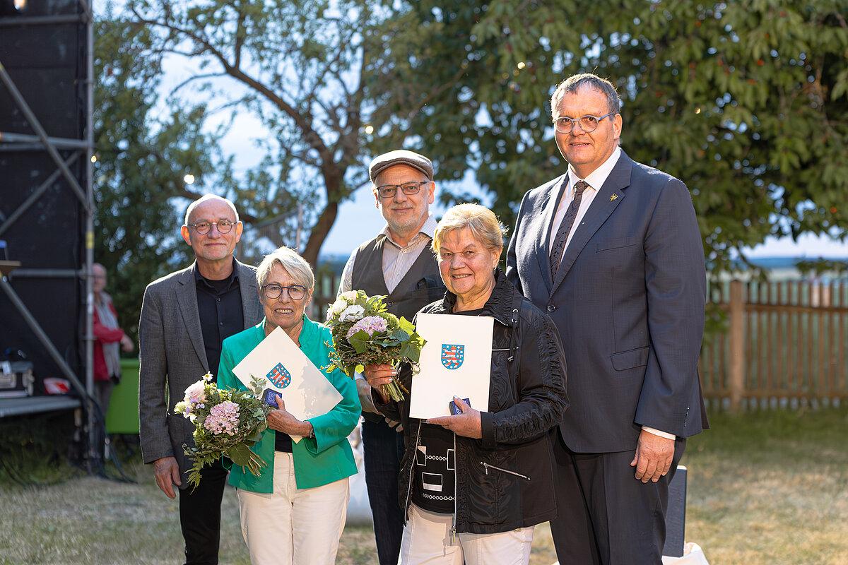 v.l.n.r. Landrat Uwe Melzer (Altenburger Land), Jutta Kloß  vom Verein Orchesterfreunde Gera, Generalintendant Kay Kuntze, Helga Klinger, Vorsitzende der Gesellschaft der Theater- und Konzertfreunde Gera e. V., Gera Oberbürgermeister Kurt Dannenberg. © Ronny Ristok
