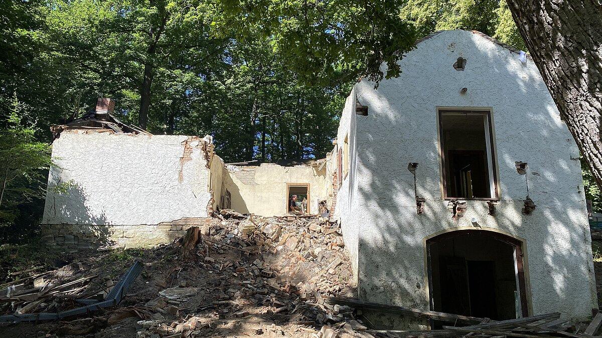 erste Abrissarbeiten am Alten Forsthaus. © Stadtverwaltung Gera