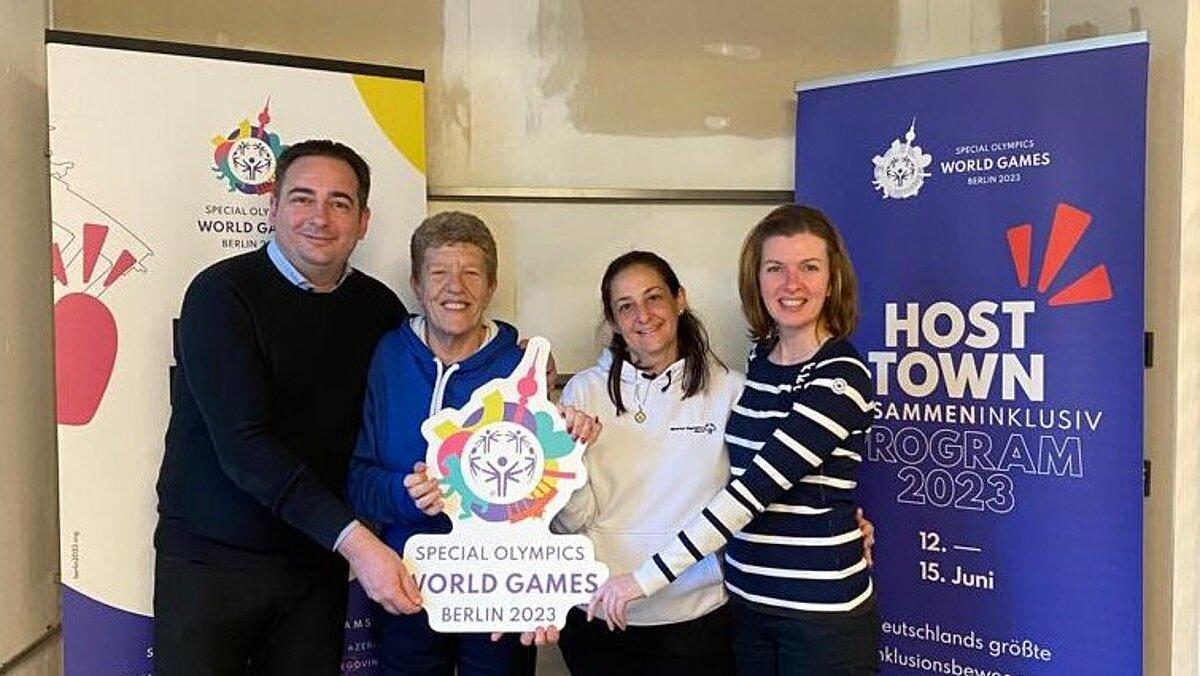 v.l.: Rene Soboll, Abteilungsleiter Sport, Ehrenamt und Städtepartnerschaften gemeinsam mit  Christabel D`Amato, Sports Director Special Olympics Malta, Anna Calleja, Delegationsleiterin aus Malta, und Christiana Martens, Koordinatorin Ehrenamtszentrale/Städtepartnerschaften 