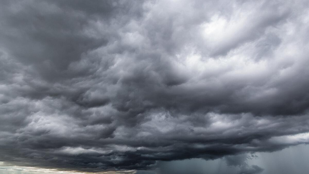 dunkle Wolken am Himmel. ©  death_rip - stock.adobe.com

