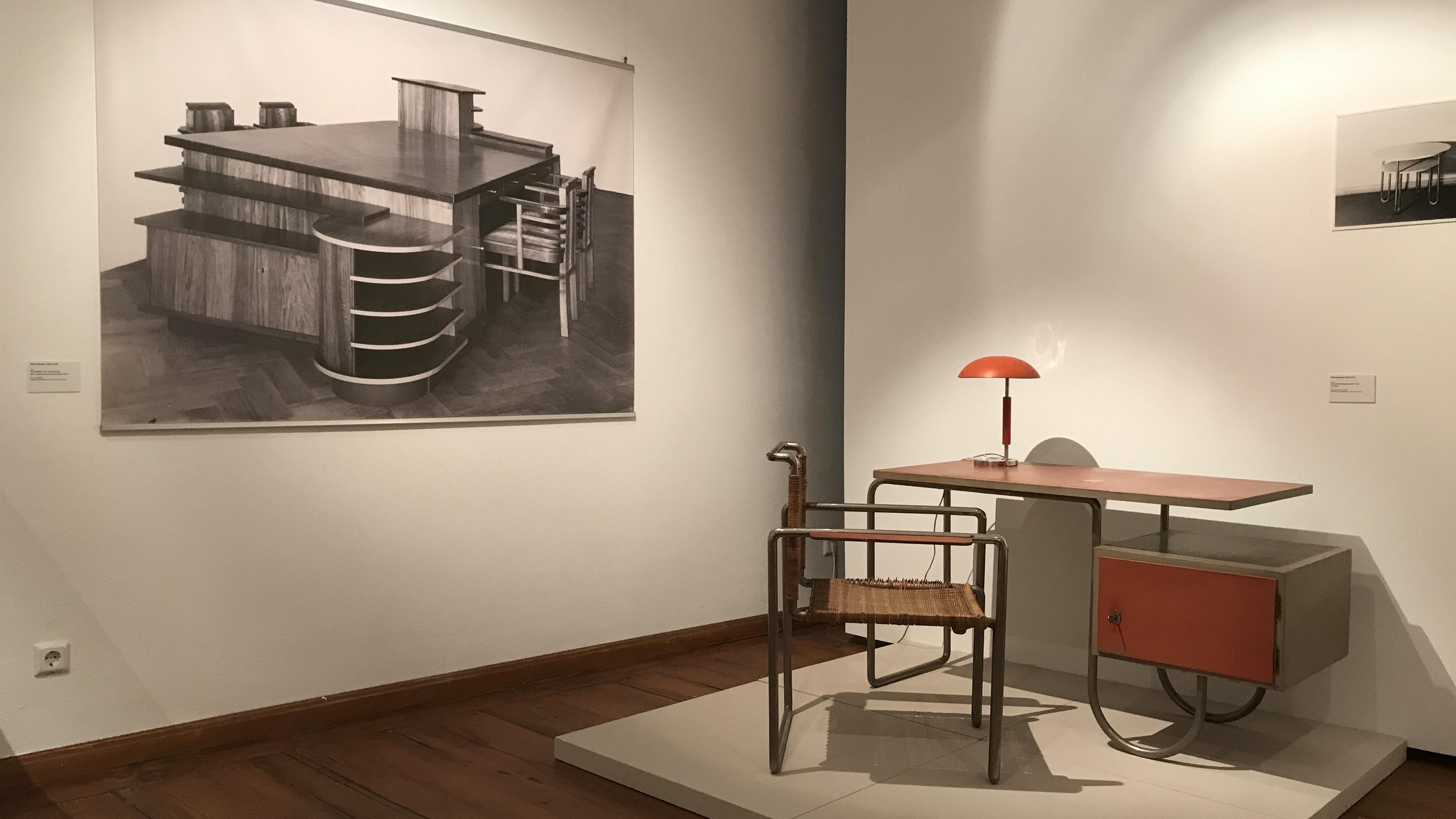 Blick in die Ausstellung "Bauten der Moderne in Gera. Thilo Schoder und Kollegen". © Museum für Angewandte Kunst