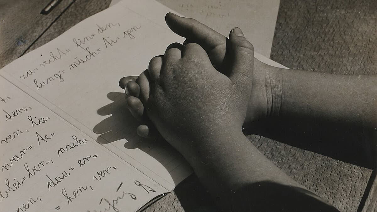 Aenne Biermann, Kinderhände, 1928, 12,8 x 17 cm, Museum für Angewandte Kunst Gera. © Museum für Angewandte Kunst