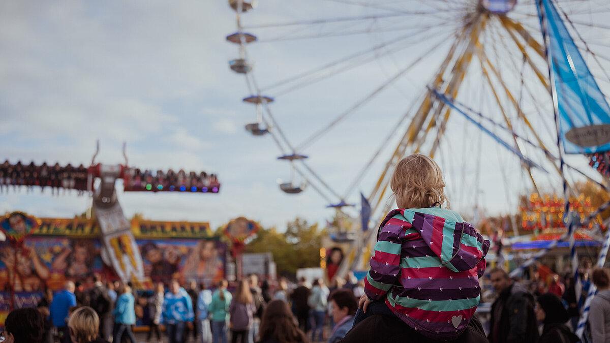Gut besuchtes Geraer Volksfest mit Riesenrad.. © Tony Matysik
