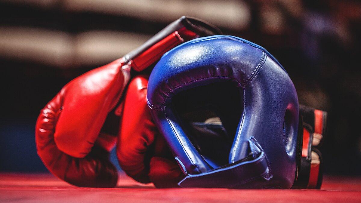 Zwei Boxhandschuhe. © stock.adobe.com - WavebreakmediaMicro