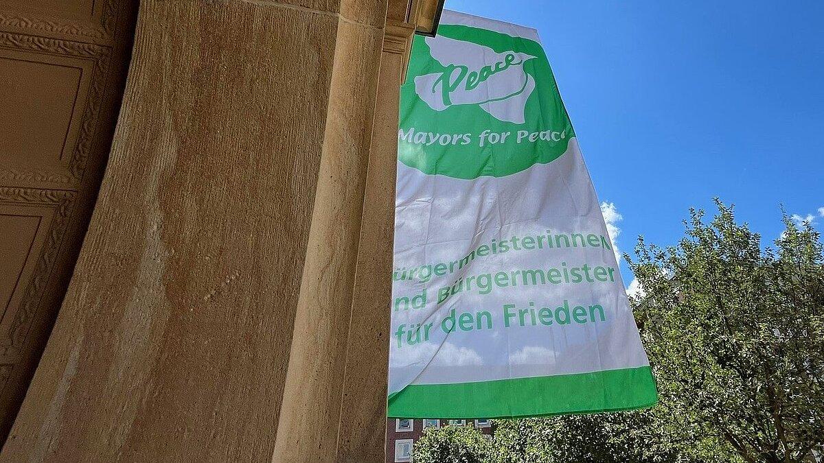 Flagge Mayor for peace im Wind. © Stadt Gera