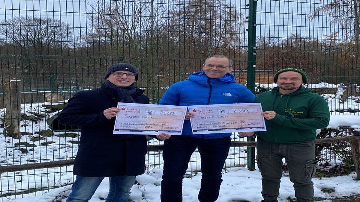 eine Spende von 2.500 Euro an den Tierpark .