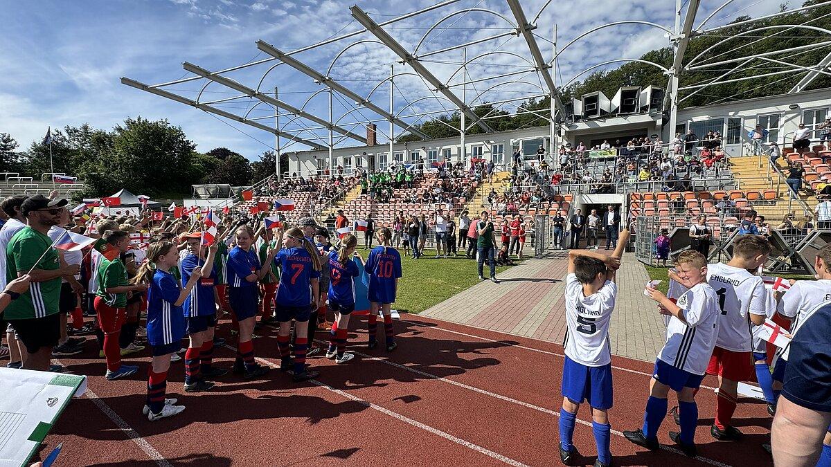 Kinder im Stadion. © Stadt Gera