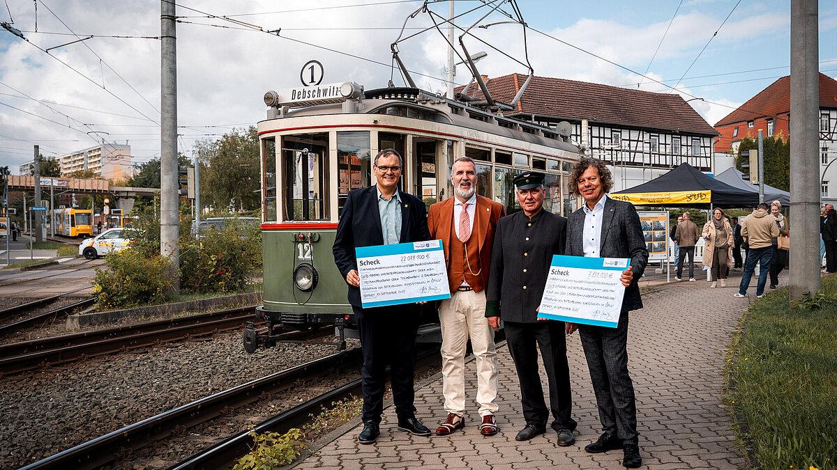 Weiterer Meilenstein für die GVB: Feierliche Übergabe der Zuwendungsbescheide zur Fortführung des Stadtbahnprogramms. © Sebastian Lindner / GVB