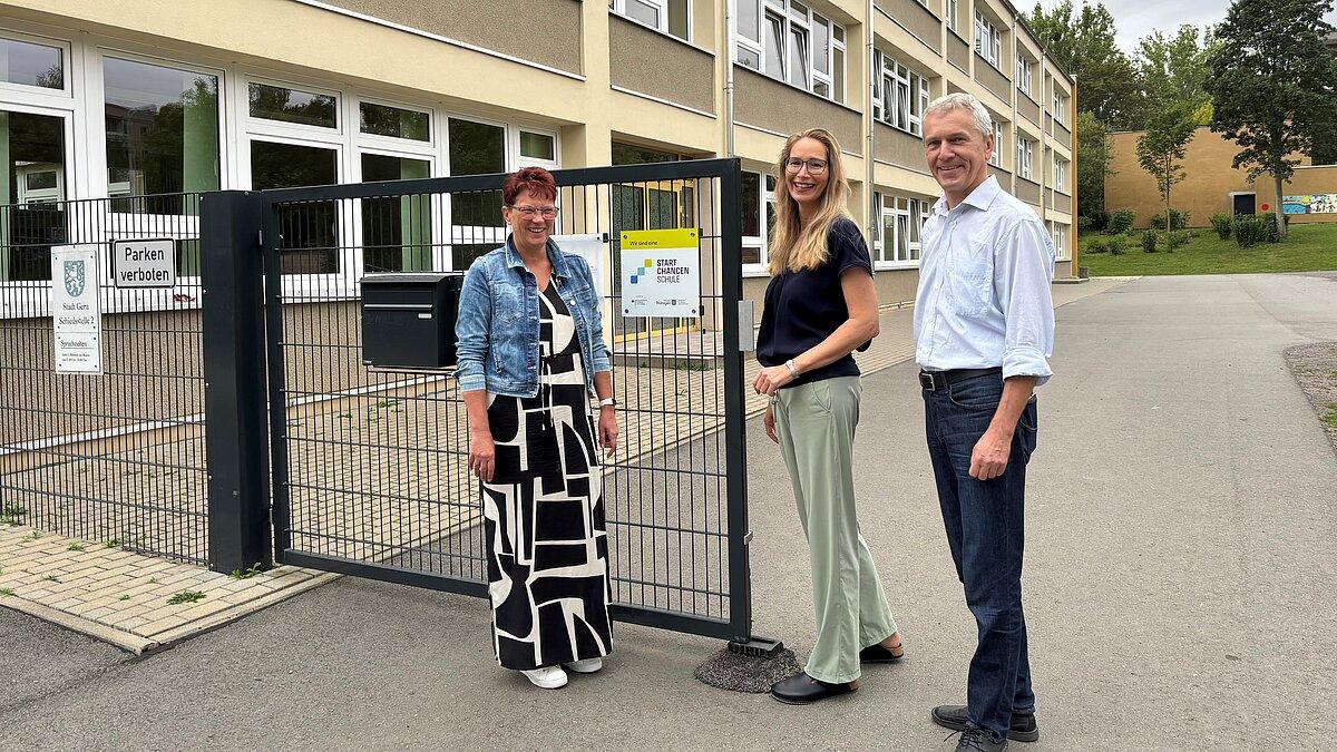 Die Grundschule "Am Bieblacher Hang" erhält die Plakette zur Teilnahme am Startchancen-Programm. © Stadt Gera
