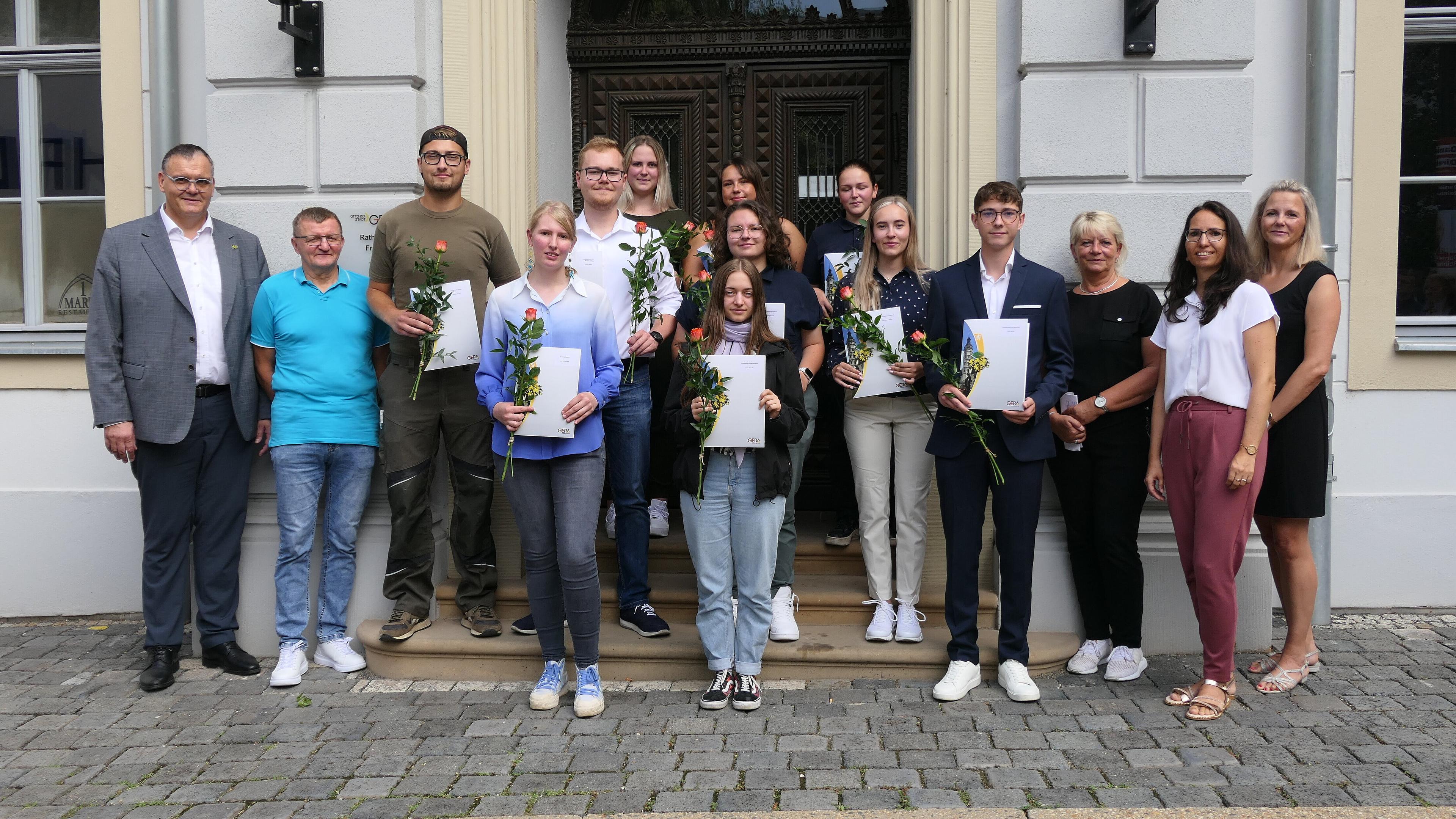Gruppenbild der in 2024 ausgelernten Auszubildenden. © Stadt Gera