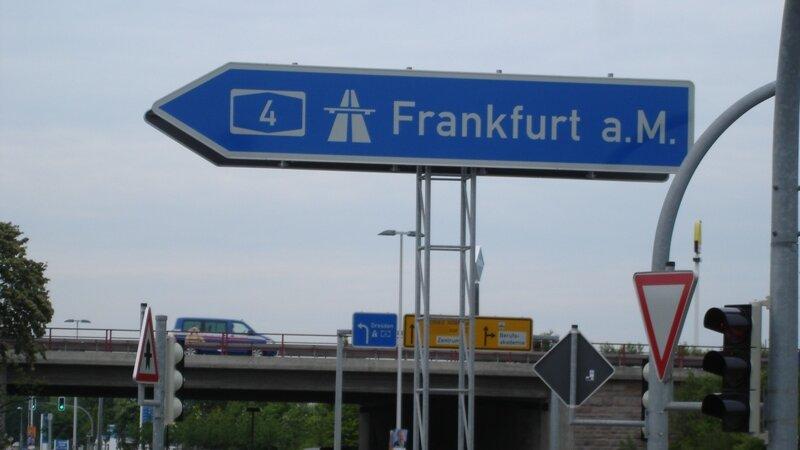Schild Autobahnauffahrt "Frankfurt a. Main". © Stadt Gera