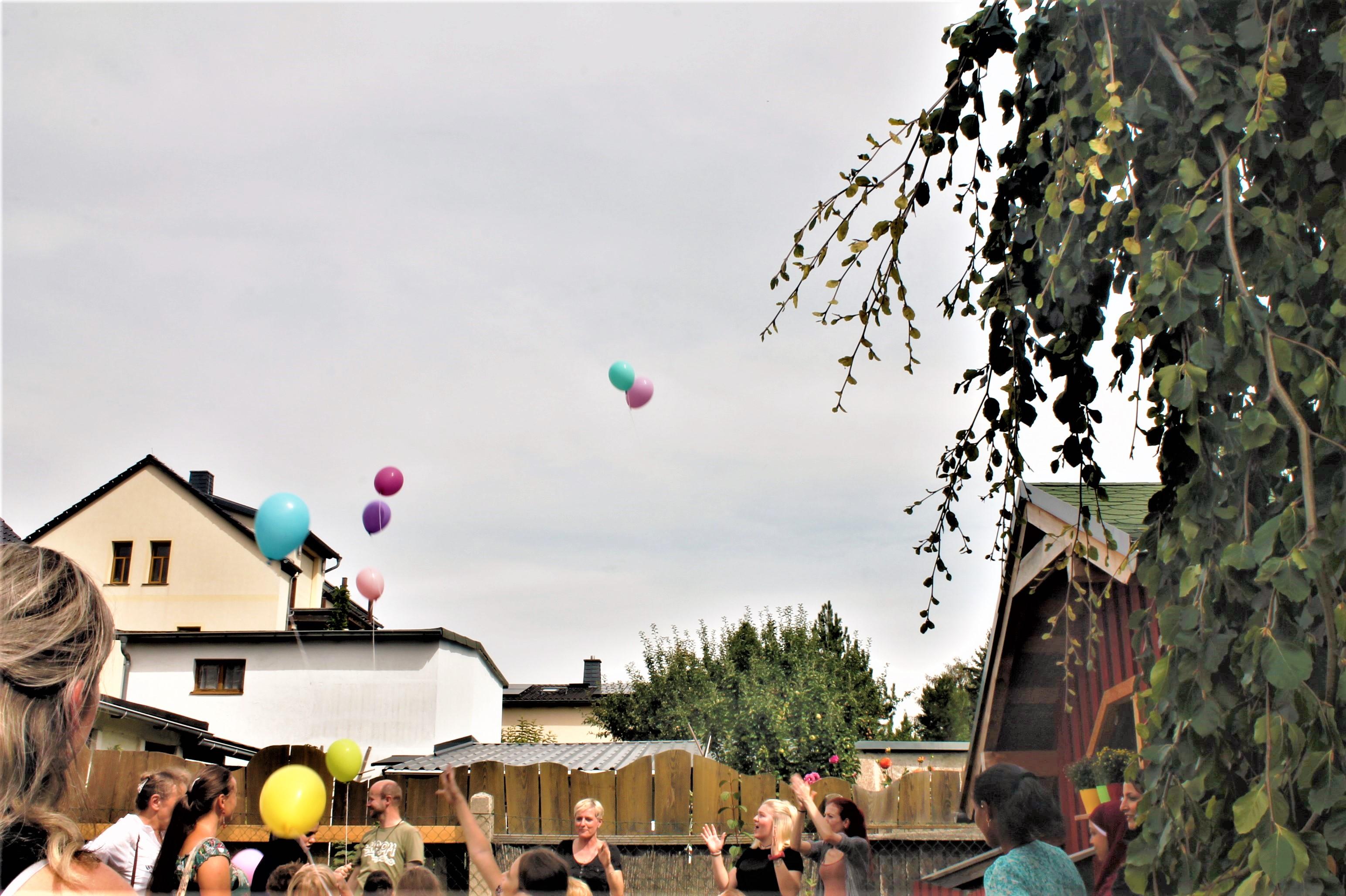 Luftballons fliegen. © Stadt Gera