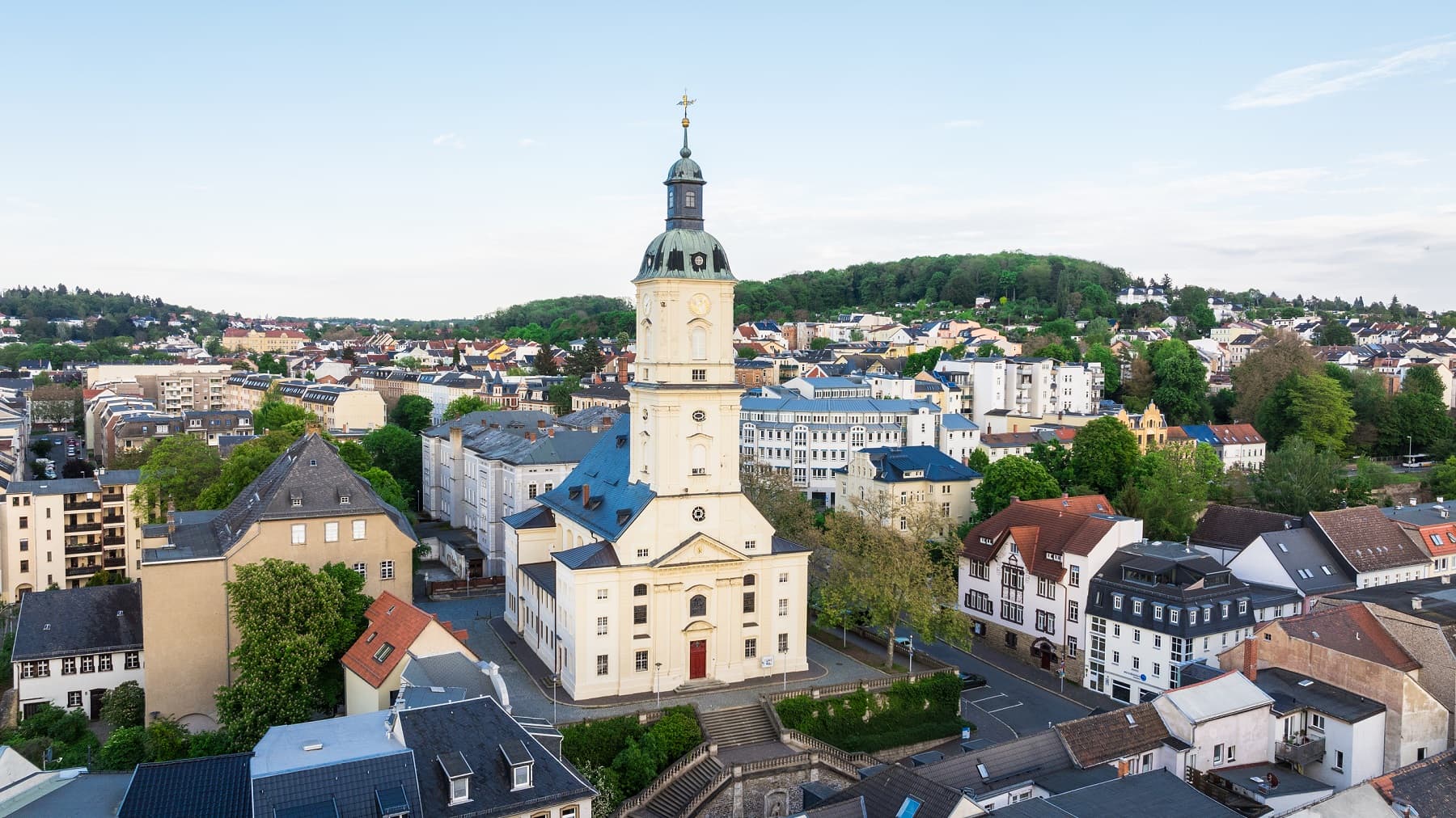 Eine Luftaufnahme der Salvatorkirche. © bw.pictures/Stadt Gera