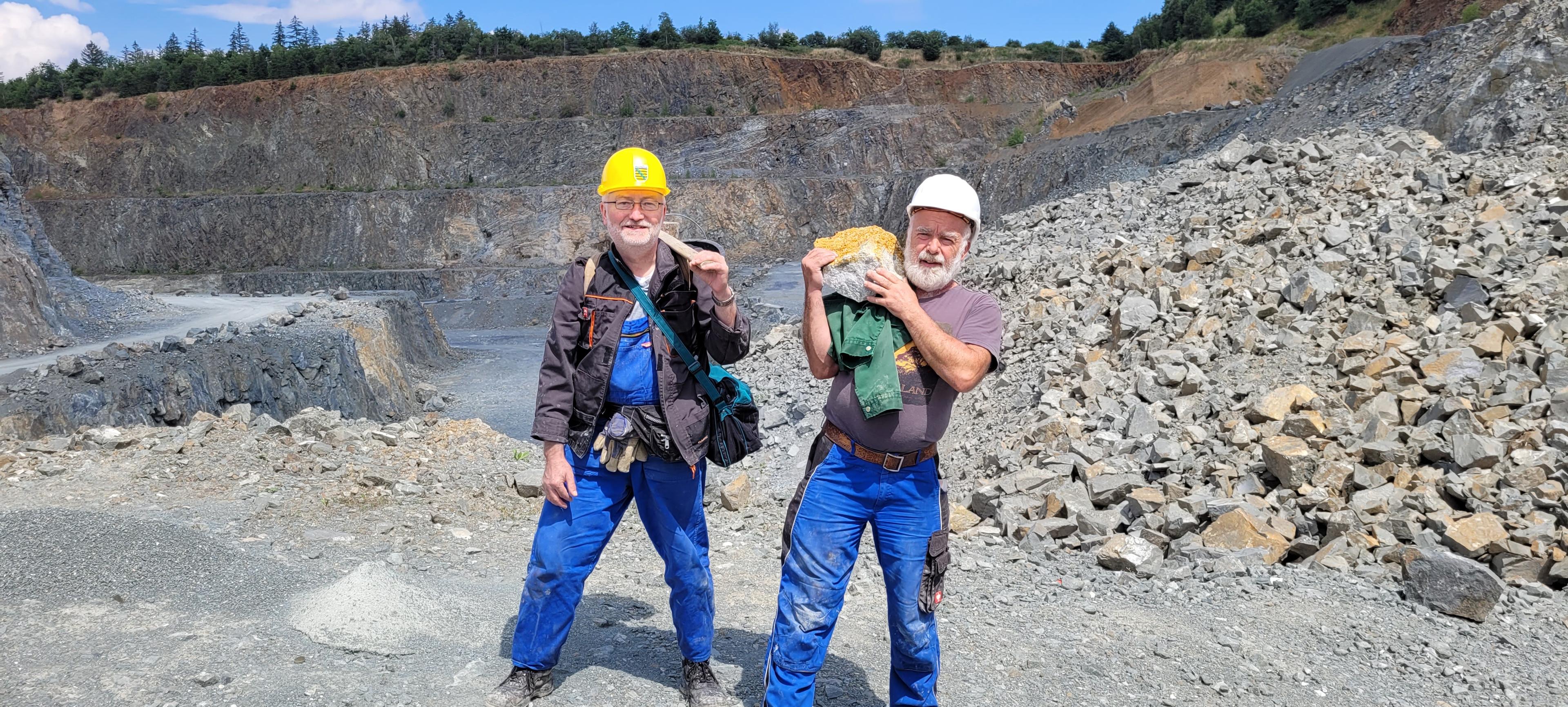 Matthias Sehrig (li.) und Andreas Reinhold (re.) mit „Superfund“ in einem Ostthüringer Steinbruch, Juli 2022