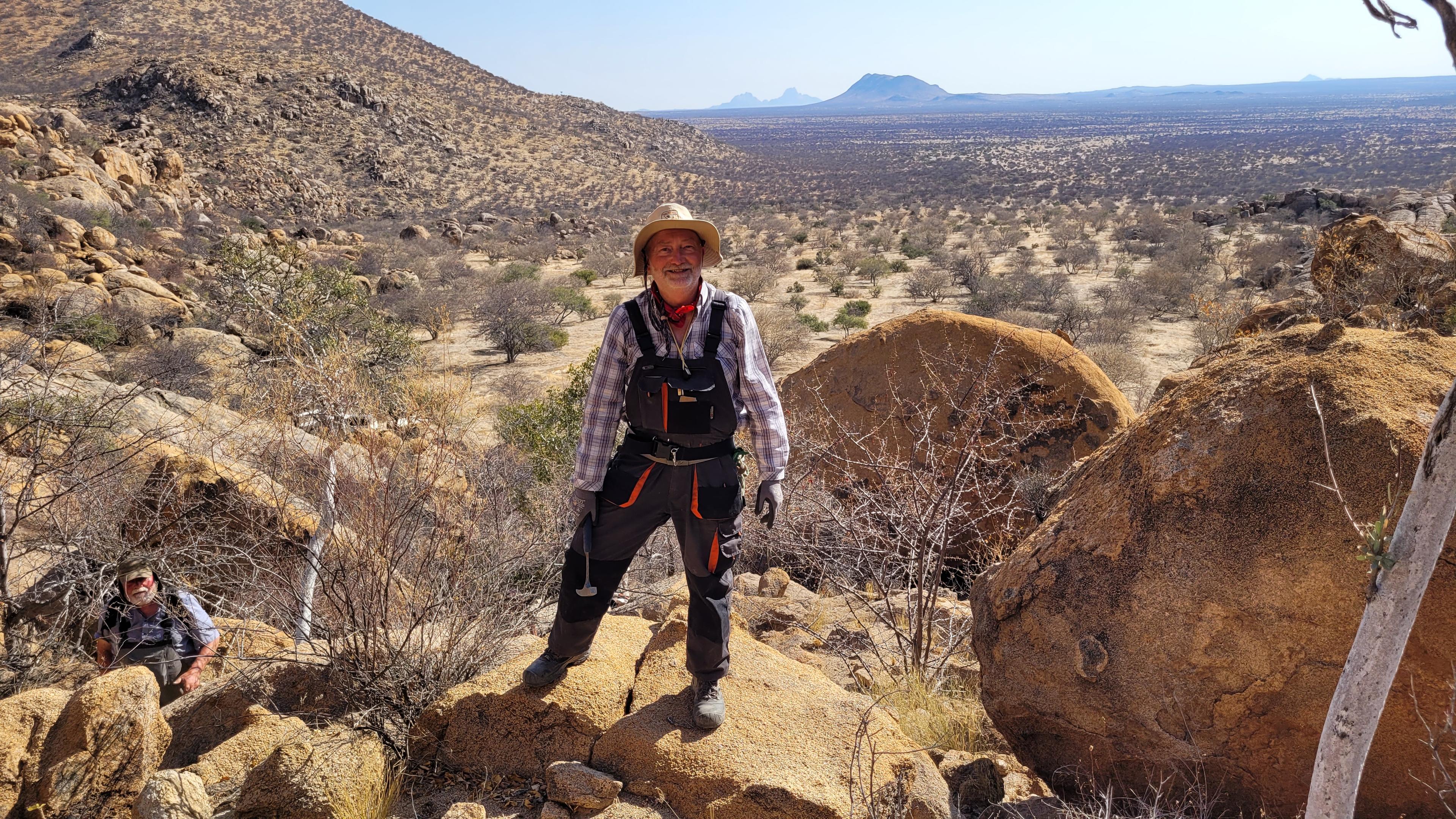 Matthias Sehrig bei der Mineraliensuche in der Region Erongo in Namibia, September 2023. © Christian Sehrig