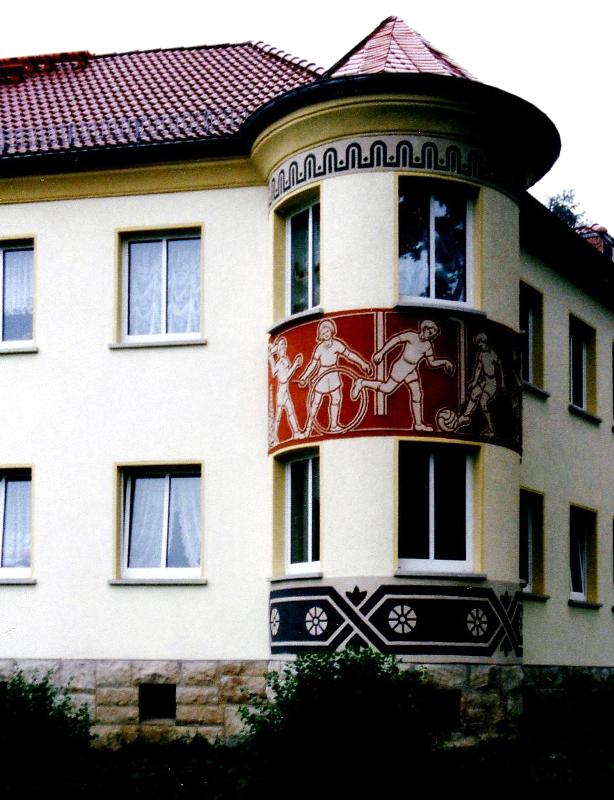 Eckbebauung mit Erker der Wohnanlage in der Straße des Bergmanns aus dem Jahr 1996