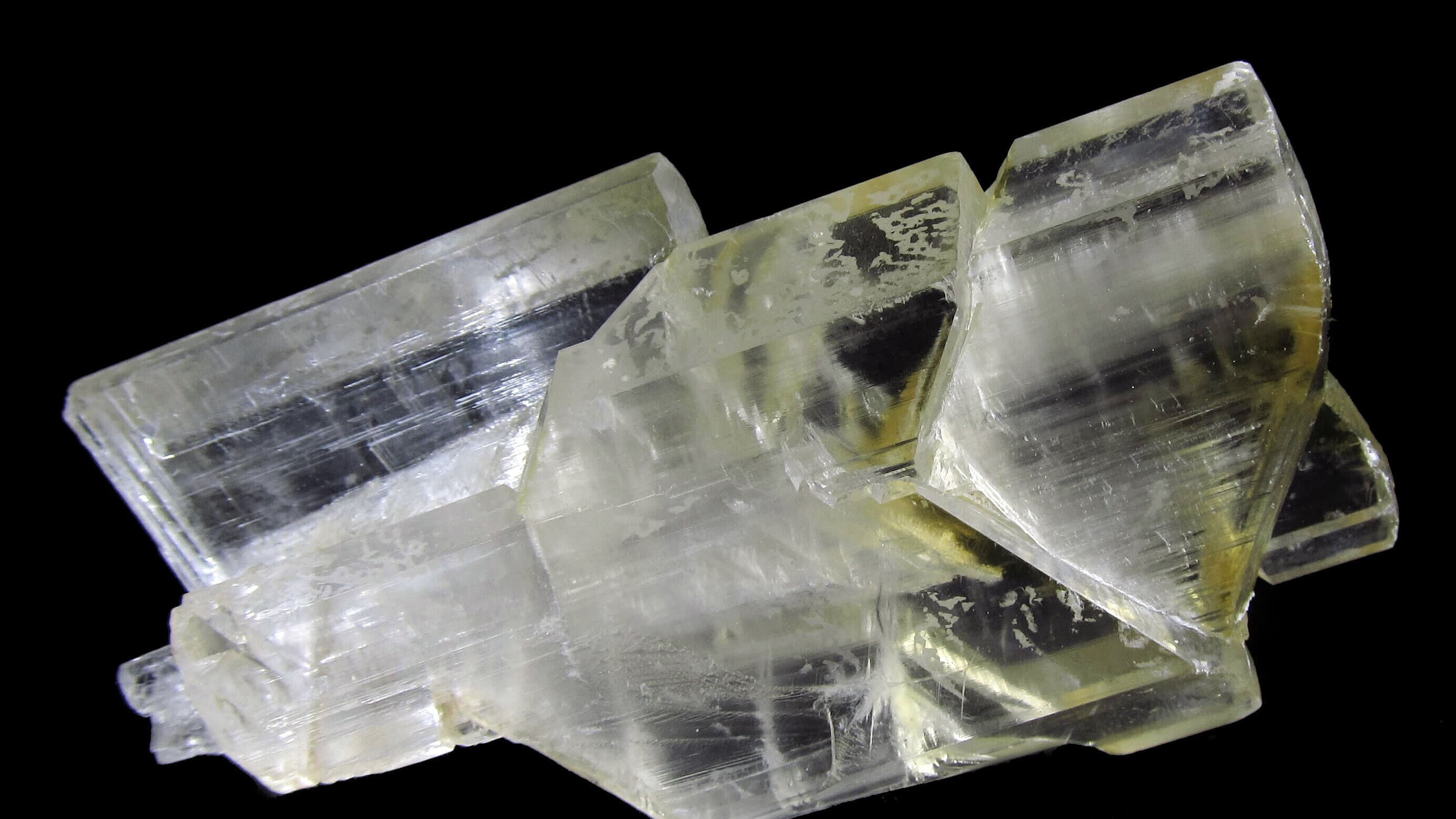 Transparenter Gips-Kristall aus dem Kalibergwerk Bleicherode in Thüringen. 12,5 x 6,3 x 3,8 cm. © Stadt Gera / Museum für Naturkunde (Fotograf: Frank Hrouda)