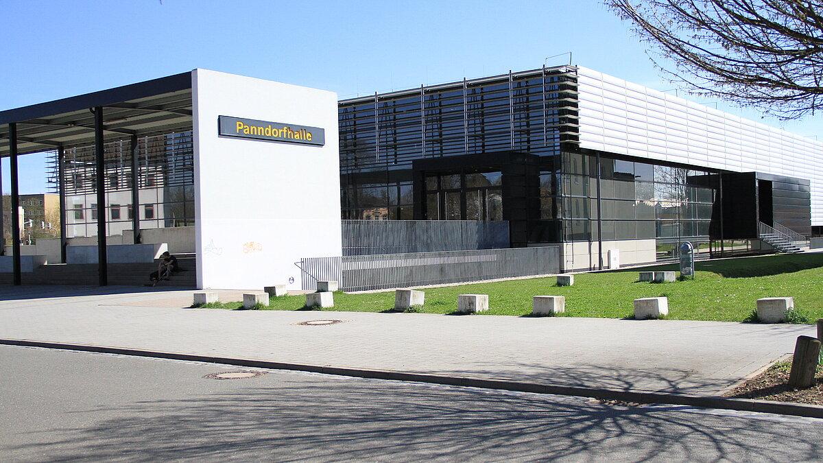 Die Panndorfhalle befindet sich in der Nähe des Hofwiesenparks.