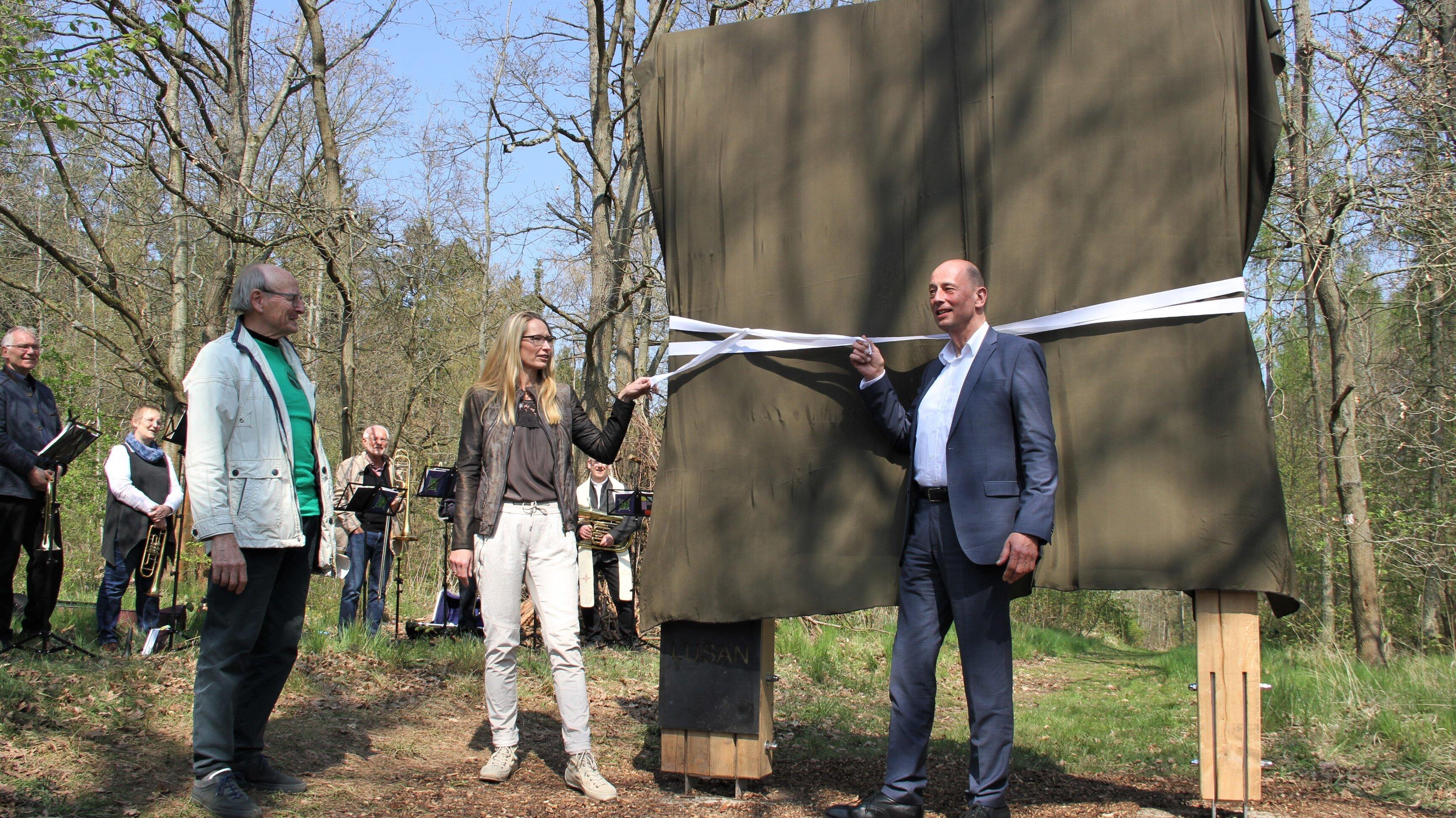 Enthüllung des Stadtwaldtors . © Stadt Gera