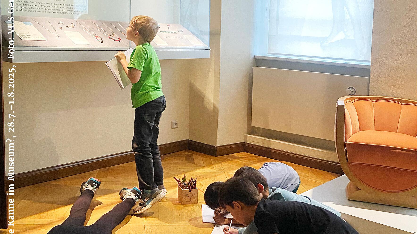 undefined. © VuS. © VuS