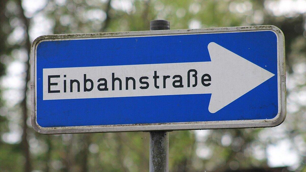 Ein Einbahnstraßen-Schild. © Pixabay