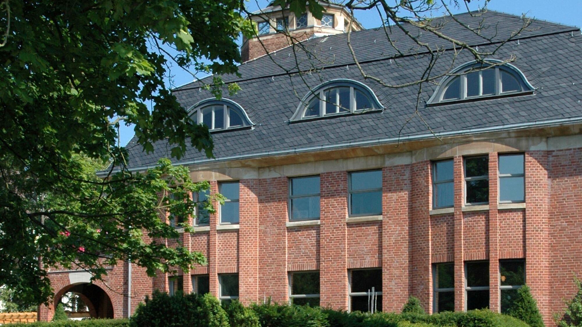 undefined. © Ramon Miller. © Ramon Miller