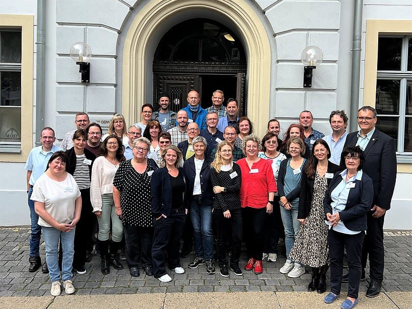 Gruppenbild der Teilnehmenden mit OB. © Stadt Gera