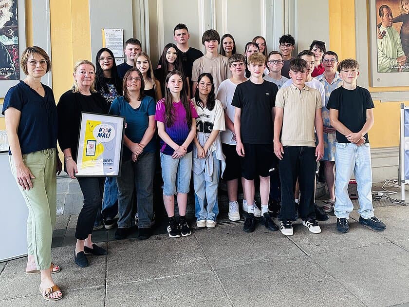 Schulgruppe vor der Orangerie. © Stadt Gera